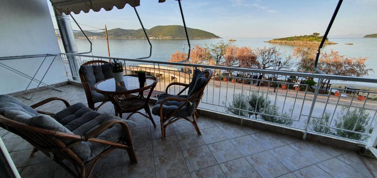 Θέα Μπροστά Στη Θάλασσα Appartement Néa Péramos Buitenkant foto