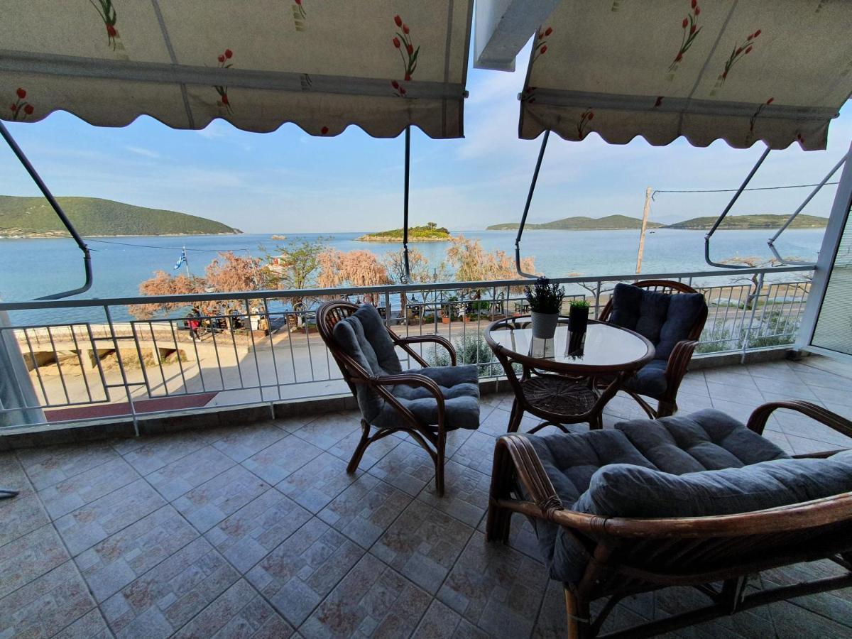 Θέα Μπροστά Στη Θάλασσα Appartement Néa Péramos Buitenkant foto
