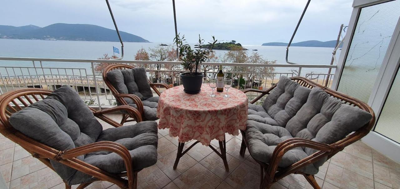 Θέα Μπροστά Στη Θάλασσα Appartement Néa Péramos Buitenkant foto
