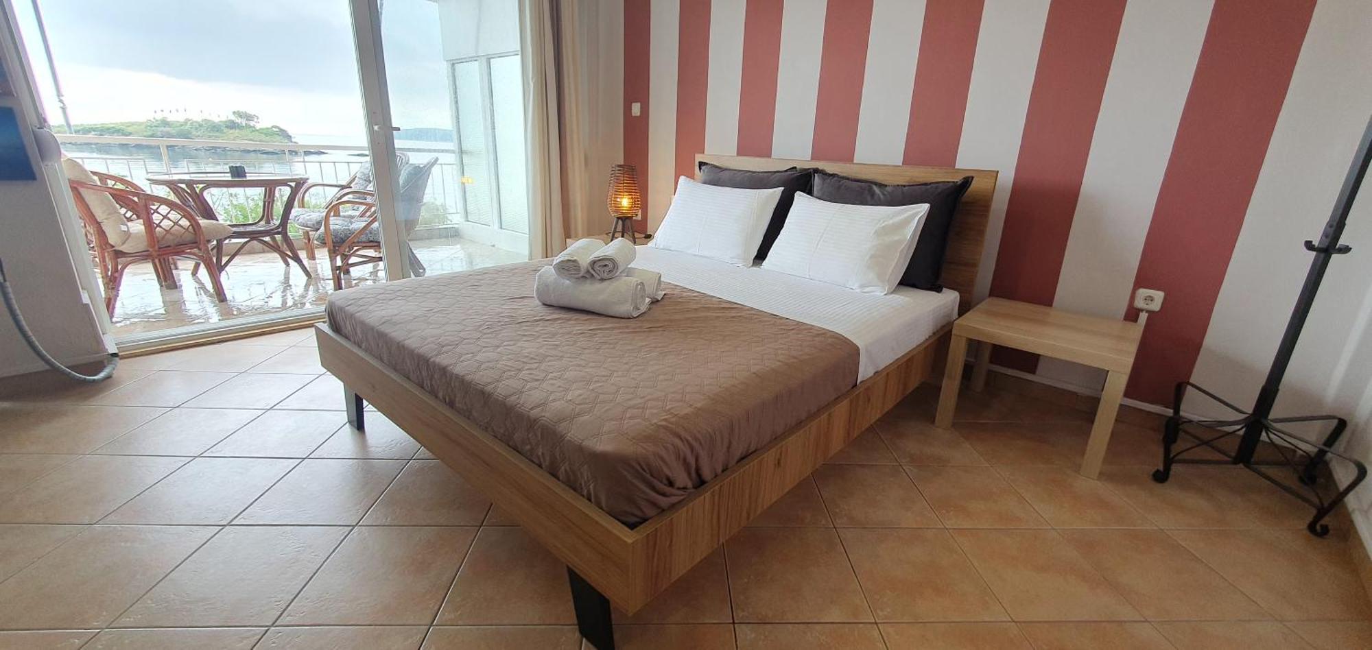 Θέα Μπροστά Στη Θάλασσα Appartement Néa Péramos Buitenkant foto